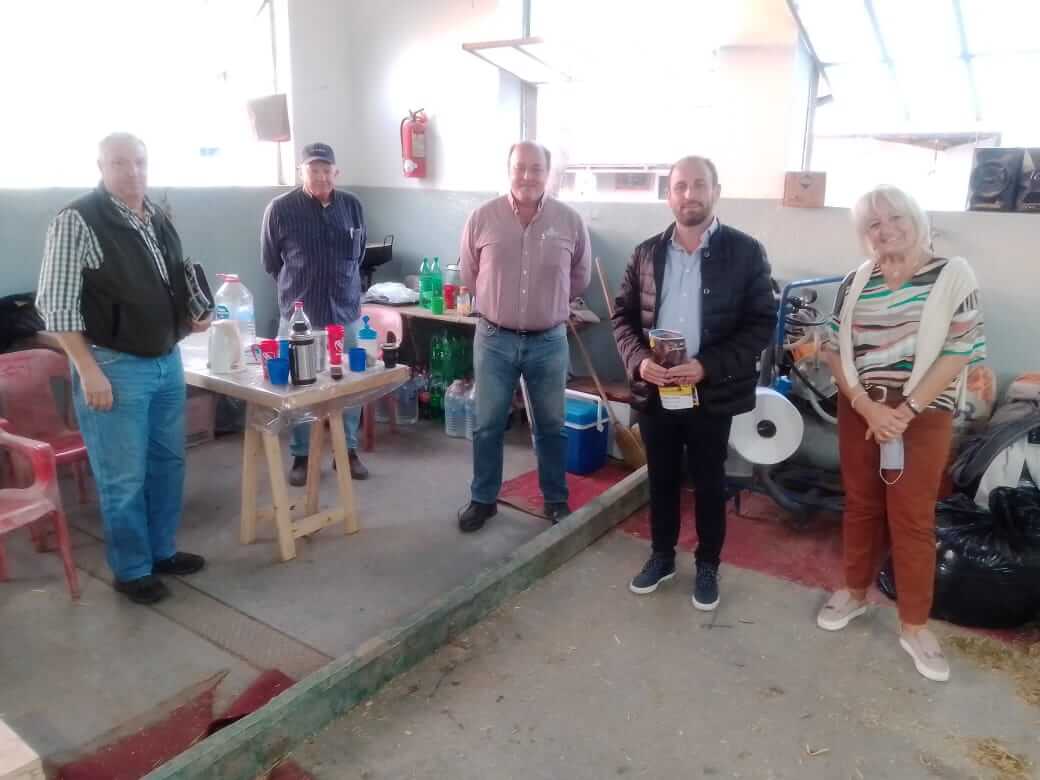 En este momento estás viendo El Director Nacional de Lechería visitó la Muestra Anual 2021