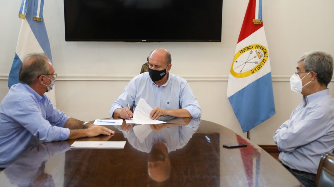 En este momento estás viendo Perotti firmó el Decreto que declara la emergencia agropecuaria
