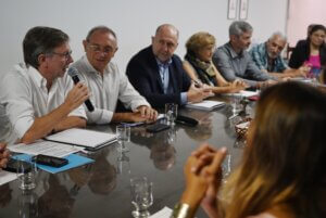 Lee más sobre el artículo <strong>El campo santafesino reunió en CARSFE a todo el arco político</strong>