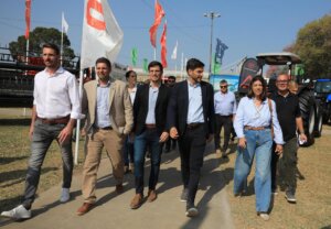 Lee más sobre el artículo Pullaro recorrió la muestra y destacó “creemos en el campo y creemos en la industria”