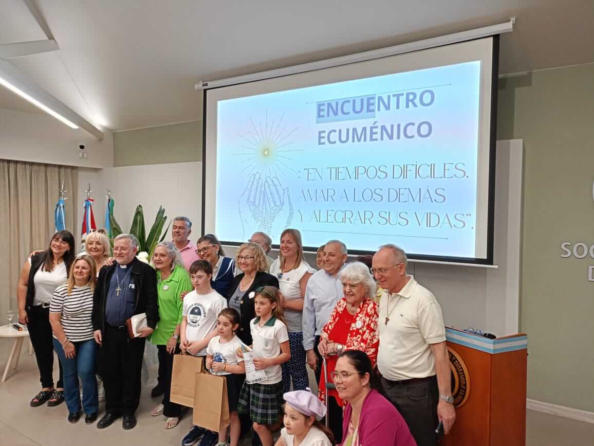 En este momento estás viendo El Encuentro Ecuménico convocó a autoridades, directivos y público en oración por las infancias y la paz.